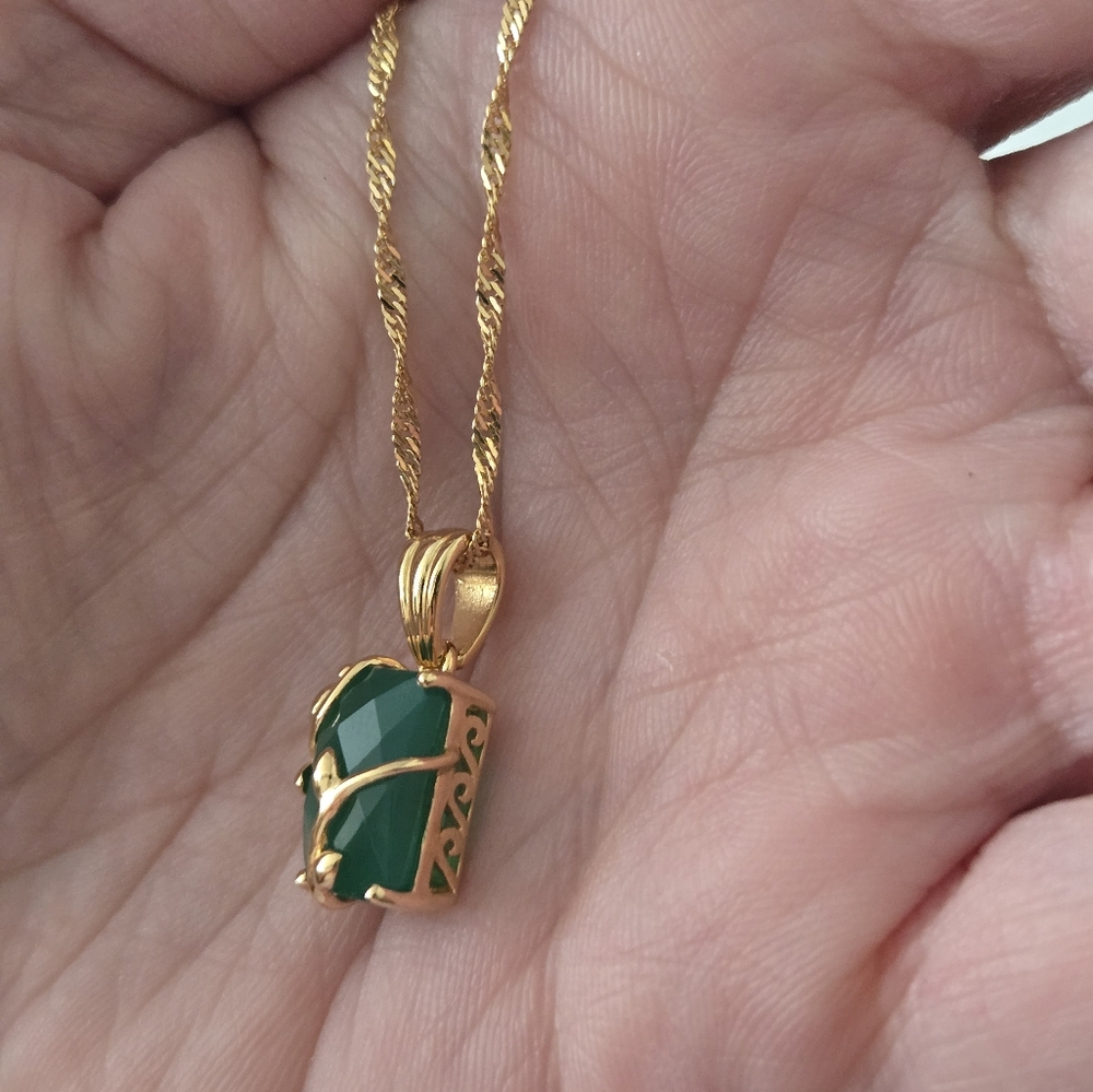 ❗️NEW❗️🌿Green Onyx 18k Yellow Gold Over Silver Pendant With Chain - Picture 5 of 9